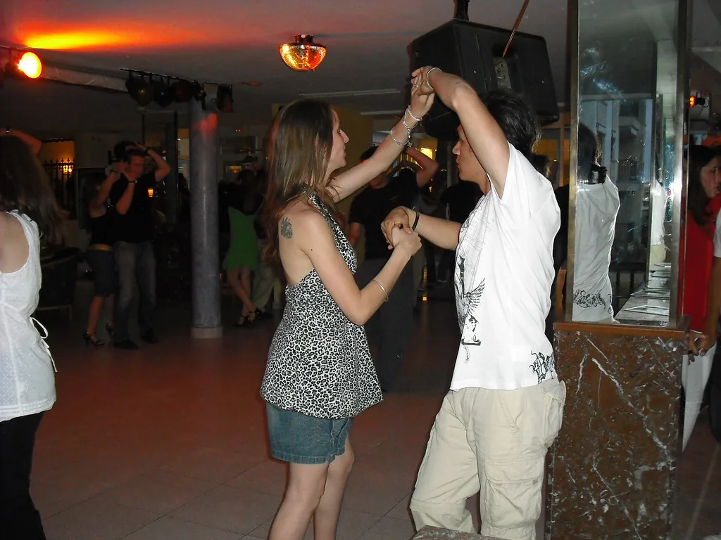 Professional salsa dancer salary in France: how much do they earn?