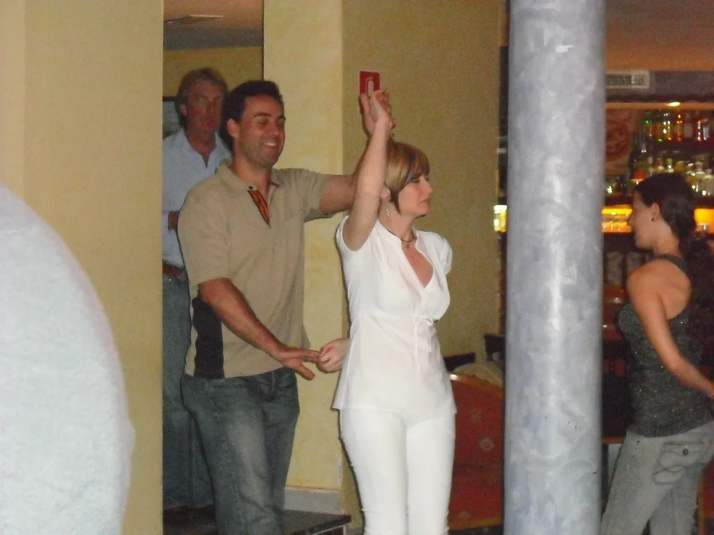 How to Learn Salsa: The Key Steps to Dancing with Ease