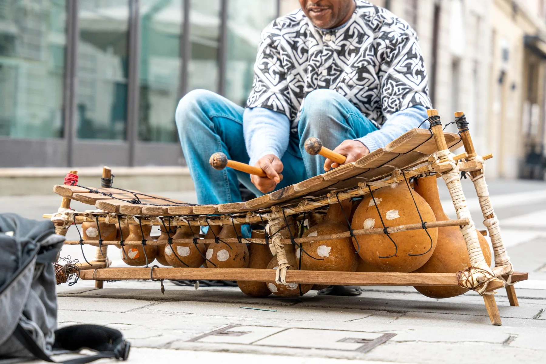 Musicien de rue jouant du balafon Musicien de rue jouant du balafon