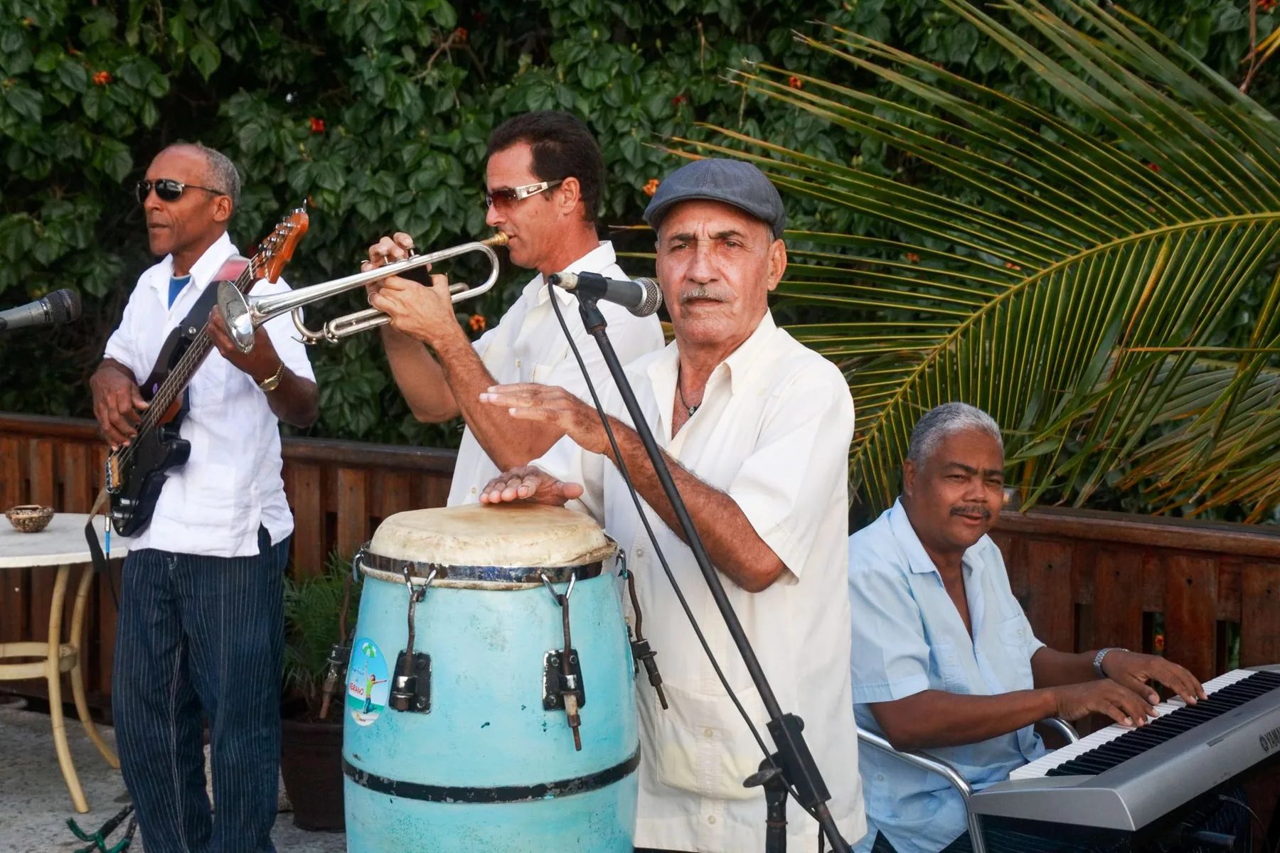 Groupe cubain avec congas et trompette Groupe cubain avec congas et trompette